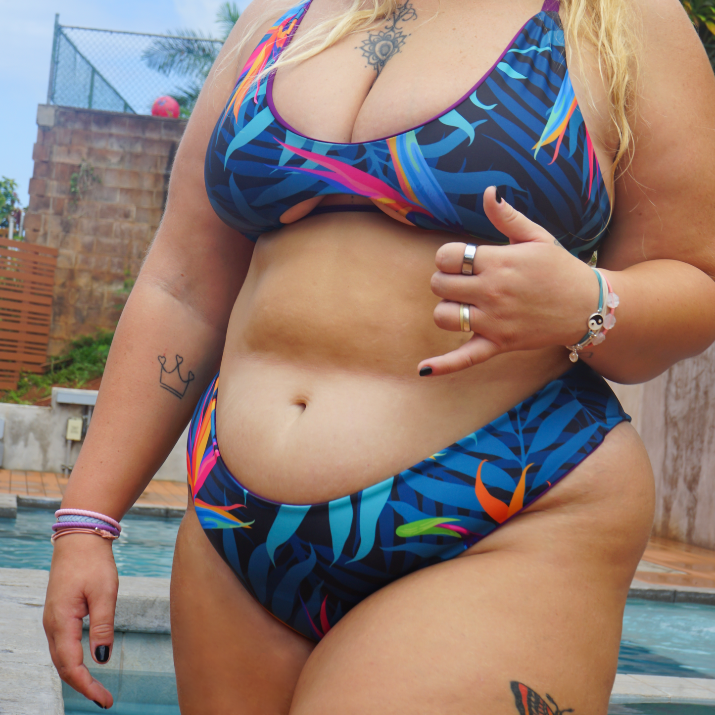 Birds of Paradise  |  V-Cut Thong